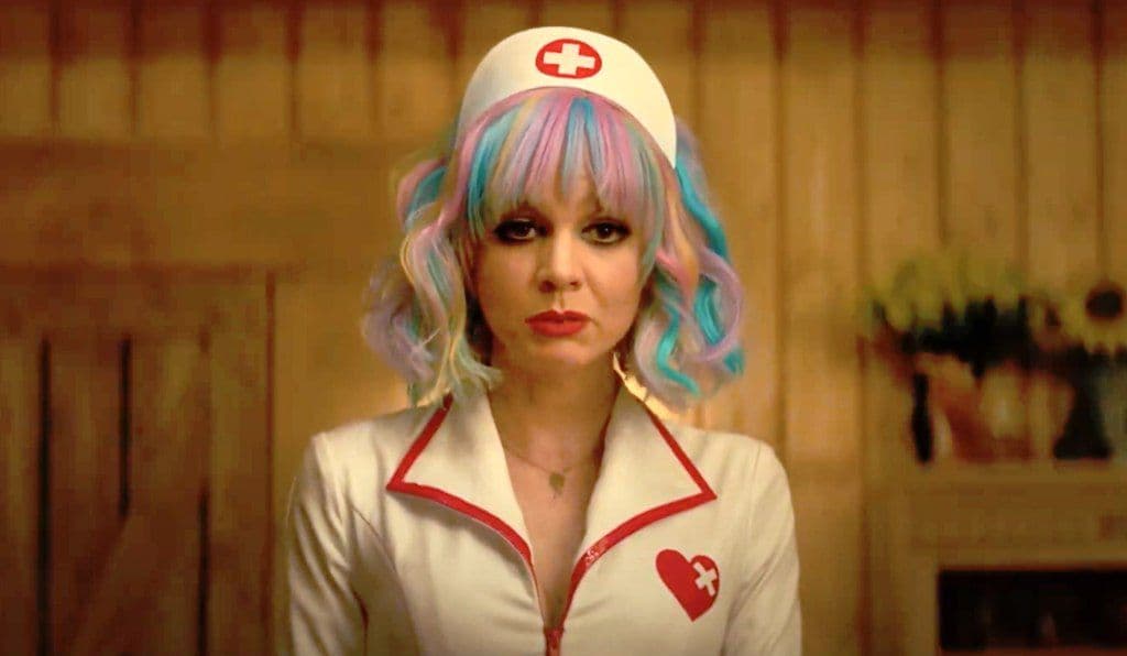 El fin de Cassie es que los hombres la lleven a ‘otro lado’ para después aprovecharse de ella y su vulnerabilidad, es aquí cuando ella les voltea el juego.