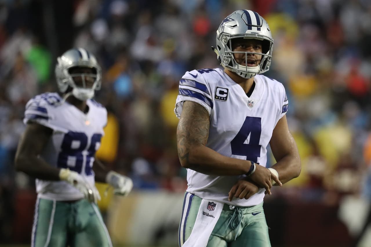 Dak Prescott tuvo números discretos esta tarde. El mariscal de campo acertó 14 de 22 intentos para 143 yardas sin touchdowns.