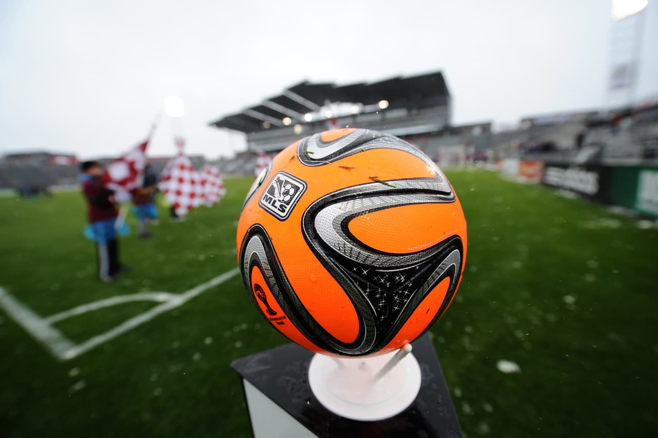 'Brazuca' tuvo también una vistosa versión de juego sobre nieve ese año.