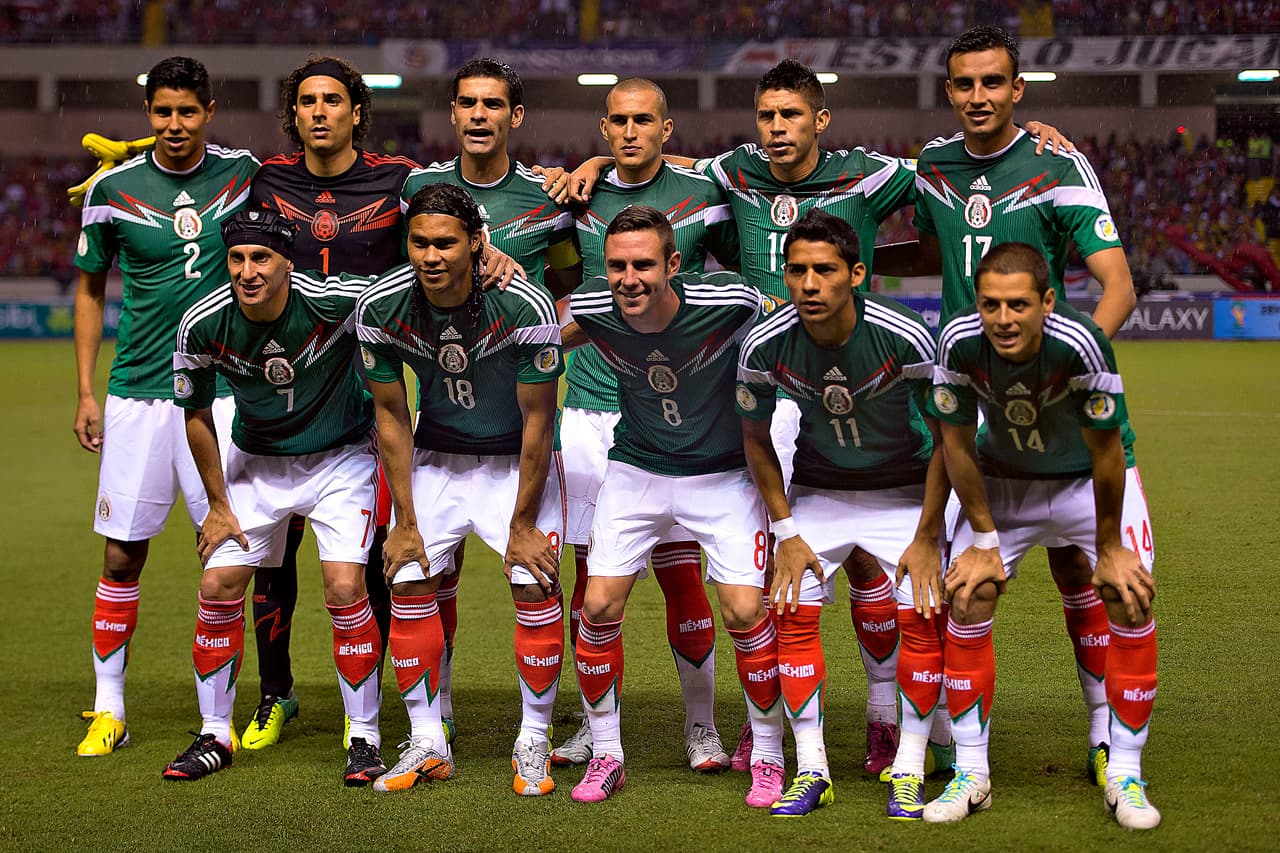 <b>2013. </b>Arriba: Hugo Ayala, Guillermo Ochoa, Rafael Márquez, Jorge Torres, Oribe Peralta, Jesús Zavala. Abajo: Cristian Giménez, Carlos Peña, Miguel Layún, Javier Aquino, Javier Hernández.