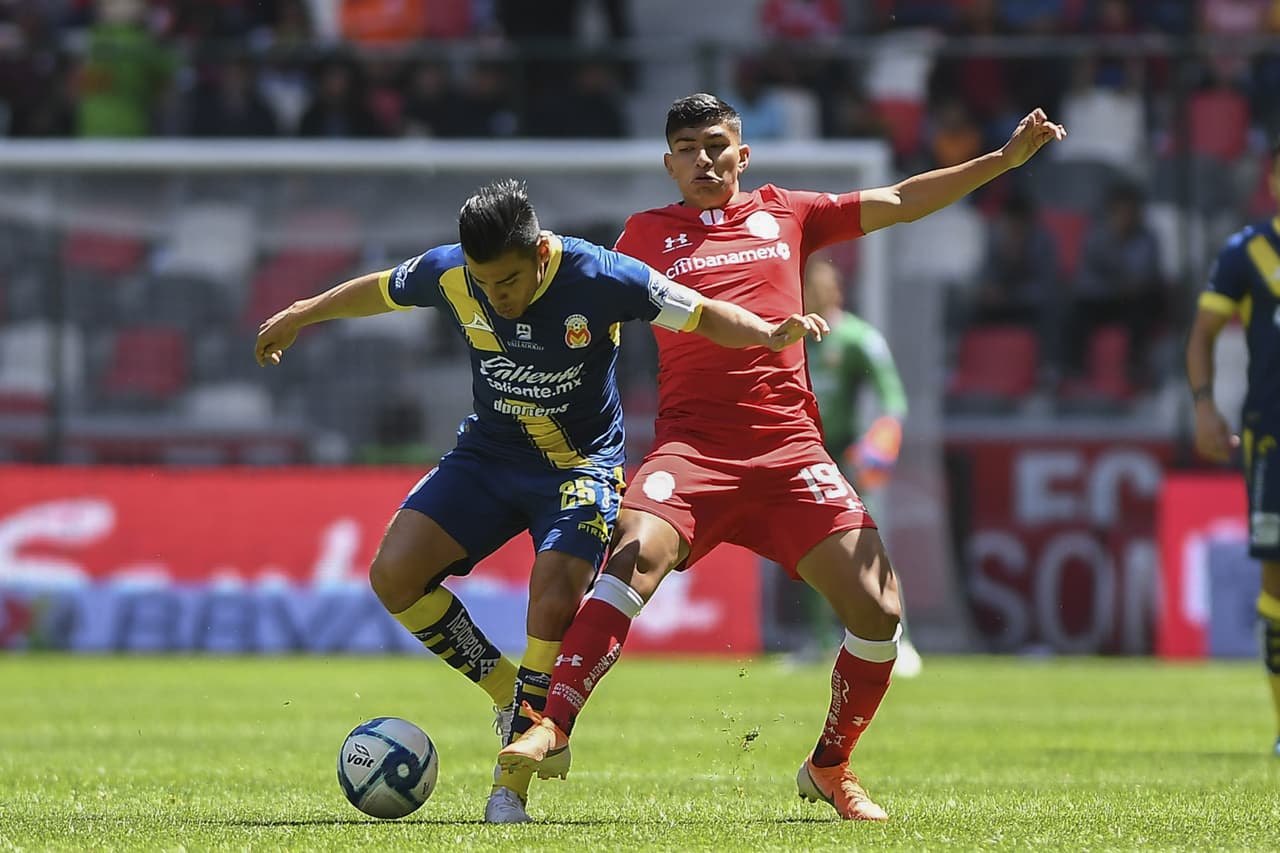Monarcas intenta pero la defensiva del Toluca está bien parada.