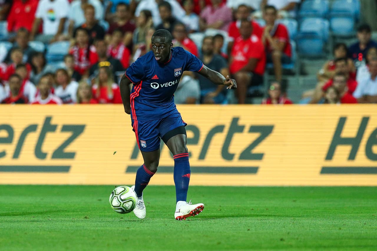 El atacante Ferland Mendy de Lyon es uno de los objetivos de Real Madrid, según medios españoles. La cifra del fichaje estaría en 45 millones de euros, unos 50 millones 644 mil dólares.