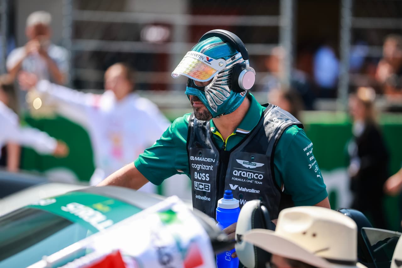 Fernando Alonso (Aston Martin).