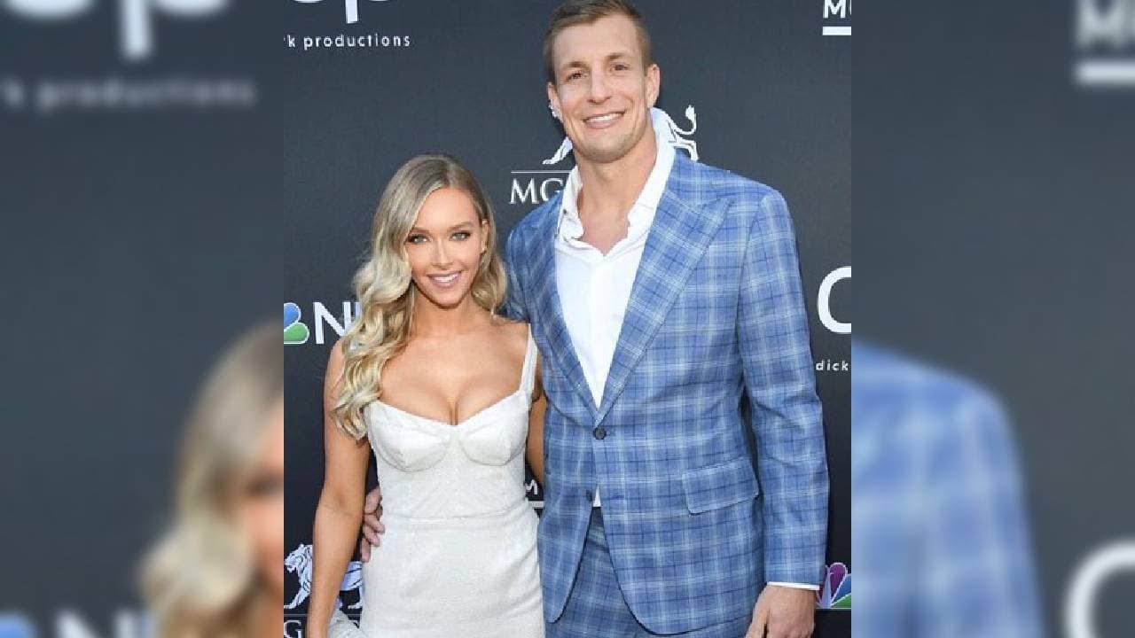 Fue víctima de los amantes de lo ajeno en 2018 mientras disputaba el Super Bowl LII ante los Philadelphia Eagles. Se dice que los maleantes lo despojaron de cajas fuertes.