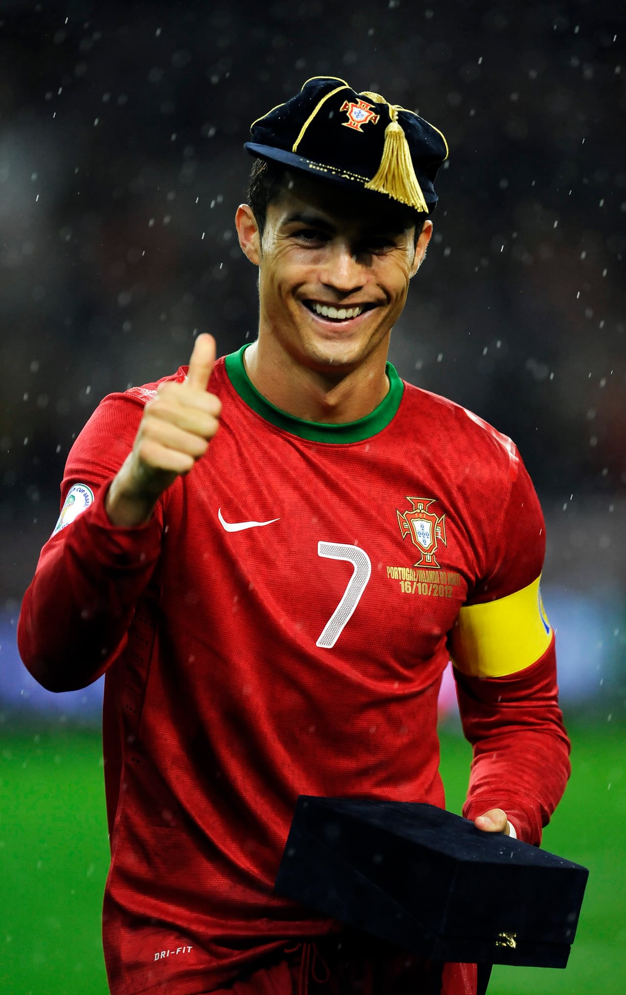 Cristiano Ronaldo celebró su partido 100 con Portugal el 16 de octubre de 2012 en el empate 1-1 contra Iralnda del Norte en estadio Do Dragao en Porto, en un duelo de eliminatorias al Mundial. Ese día no hizo gol.