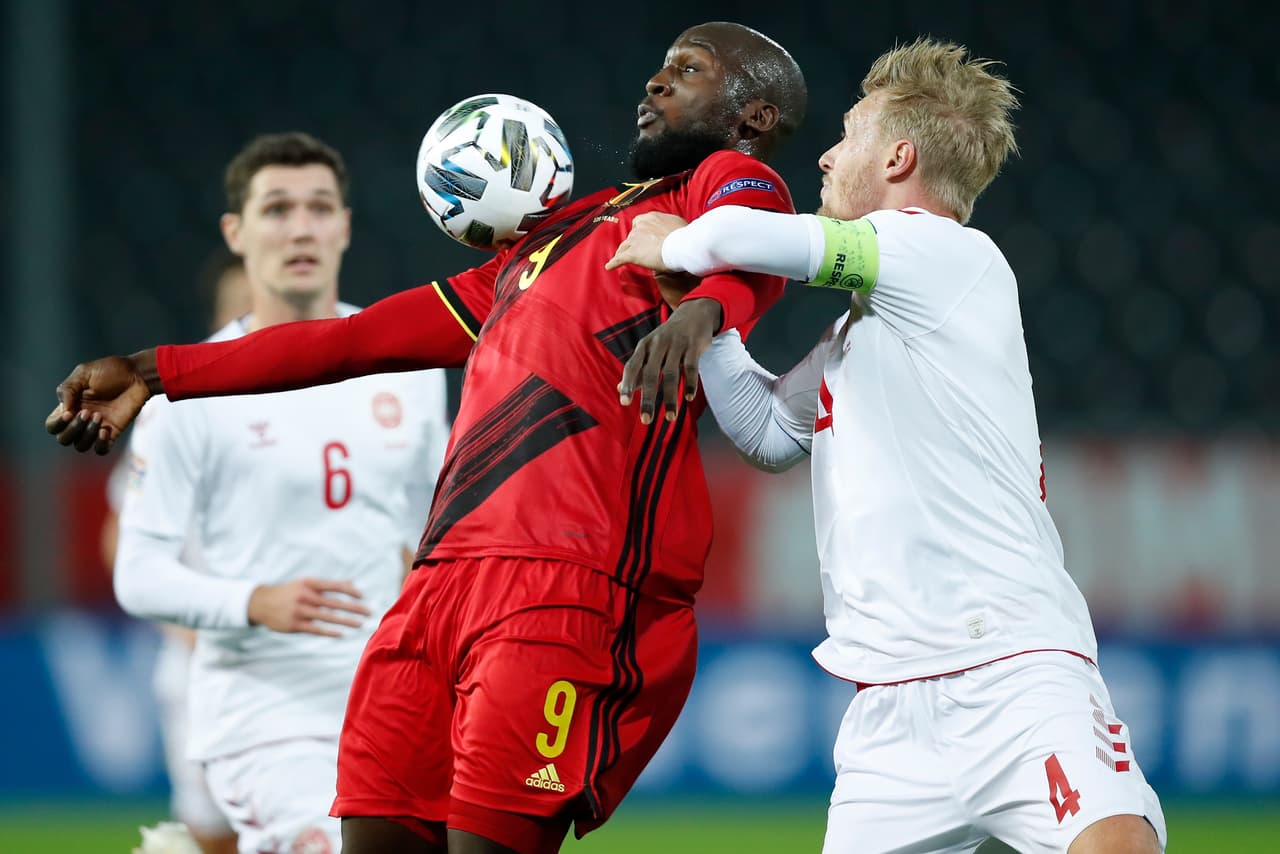 Bélgica derrota 4-2 a Dinamarca en encuentro muy emocionante y sigue en la lucha del título de la UEFA Nations League. Tielemans fue autor del primer gol, mientras que Romelu Lukaku se encargo de realizar un doblete y Kevin de Bruine anotó a los úlitmos minutos del encuentro. Courtois realizó autogol y Jonas Older Wind anotó el único gol para Dinamarca.
