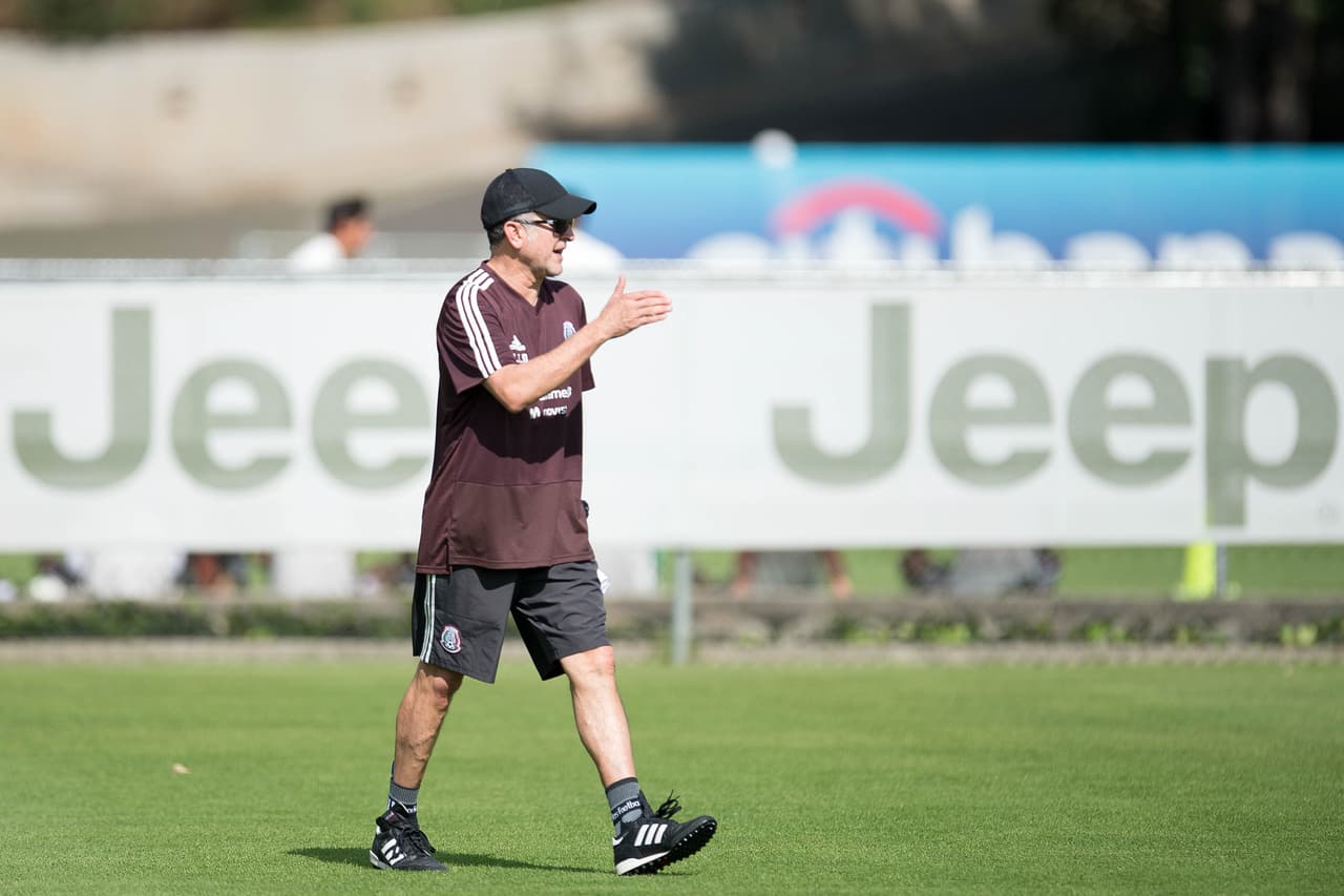Así, con las prácticas y en medio de la concentración, empieza México a trazar su camino con miras al reto del Mundial Rusia 2018, a un mes de su debut.
