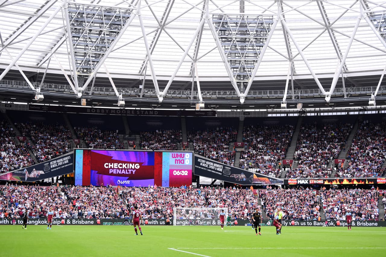 Manchester City venció 5-0 al West Ham con hat-trick de Raheem Sterling. Chicharito jugó 25 minutos con los Hammers.