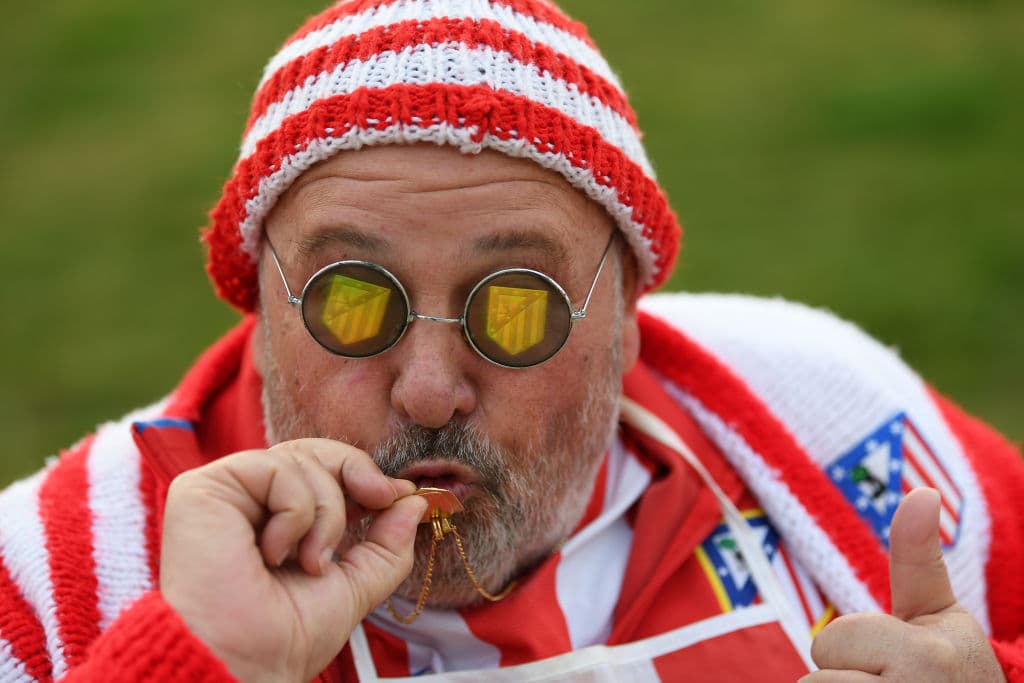 Bengalas, camisetas, bufandas y mucha alegría para la ida de los 8vos de final entre el Atleti y el Liverpool.