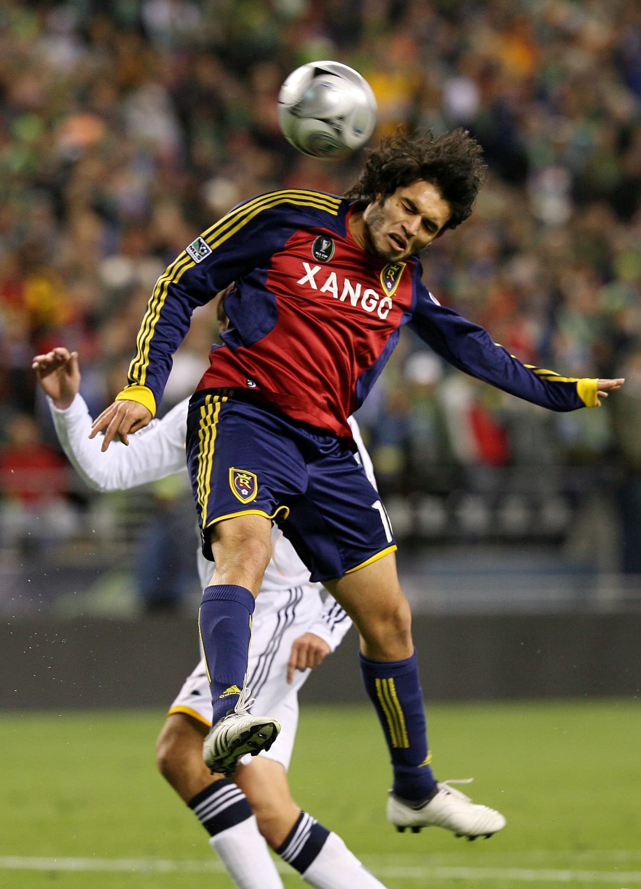 Fabián Espíndola vistiendo los colores monarcas de Real Salt Lake.