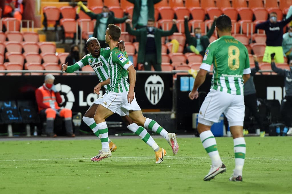 El Betis de Guardado despachó al Valencia en La Liga | El mexicano ingresó al terreno de juego en tiempo de compensación en la victoria 0-2.