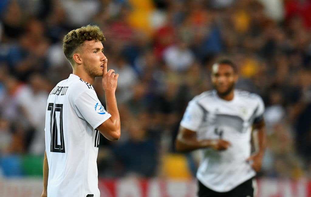 Así festejaba Waldschmidt el gol con el que pronto los alemanes mandaban en el encuentro.