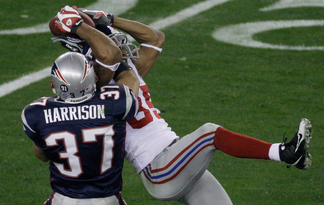 <b>2) XLII (2007) NY Giants 17-14 Patriots:</b> Quizá la mayor sorpresa en la historia del SB, recordando que los Pats iban por temporada perfecta. Se recuerda la milagrosa atrapada con el casco de David Tyree.