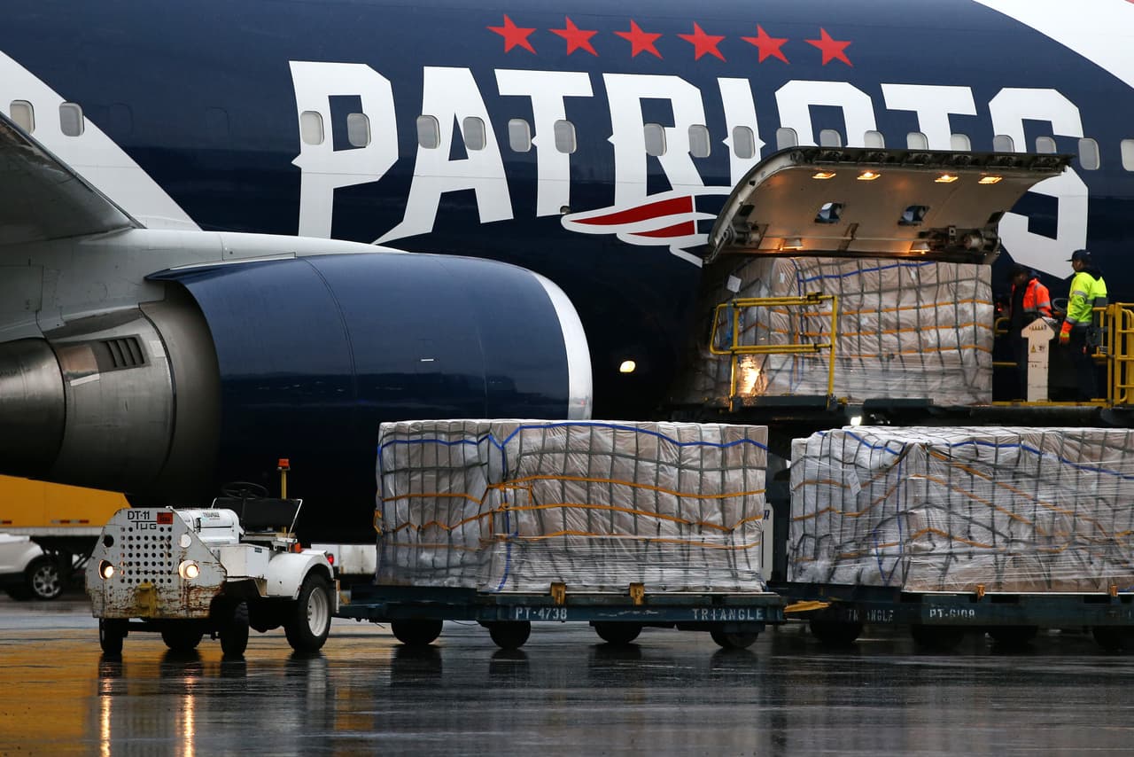 Hace un par de días, los Patriots, único equipo de la NFL con avión propio, apoyaron al gobierno de Estados Unidos, principalmente al estado de Boston con material de alta calidad proveniente de China.