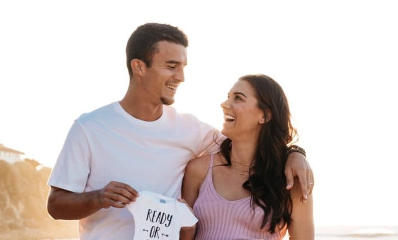 Alex Morgan y futbolista mexicano se convierten en papás