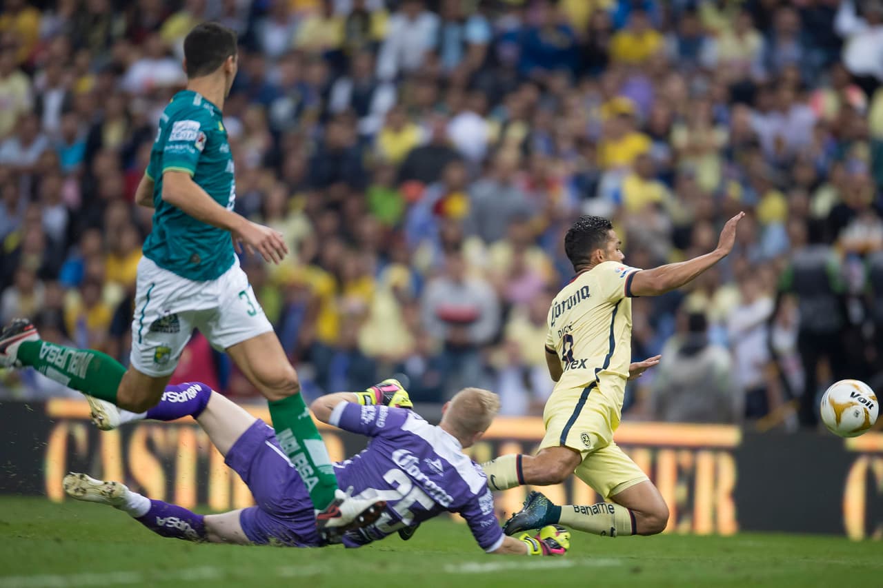 Andrade suspendido para la vuelta ante León por simular penal