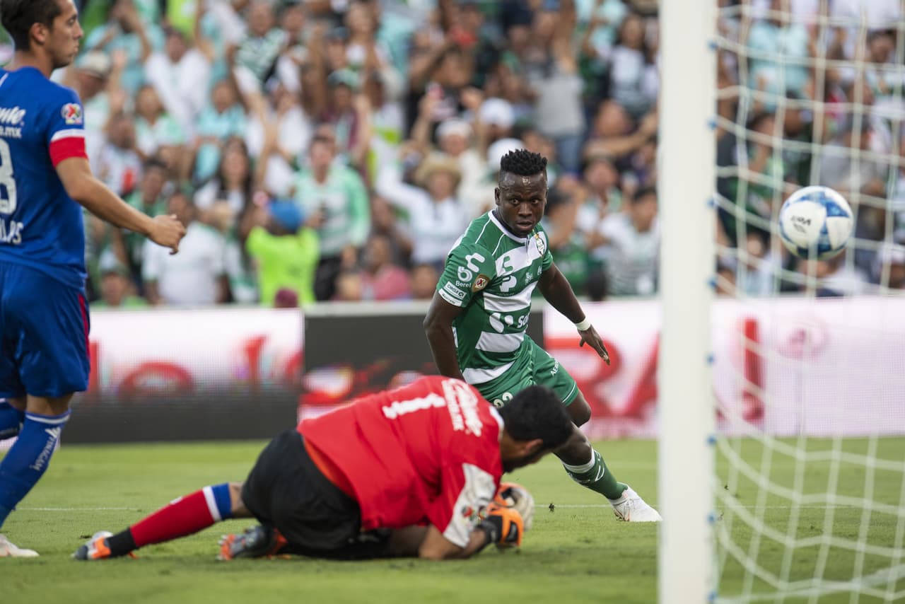 En apenas 15 minutos, el atacante respondió a la necesidad del equipo con un gol al minuto 40 del segundo tiempo que fue su primer tanto desde su reciente llegada a la LIga MX.