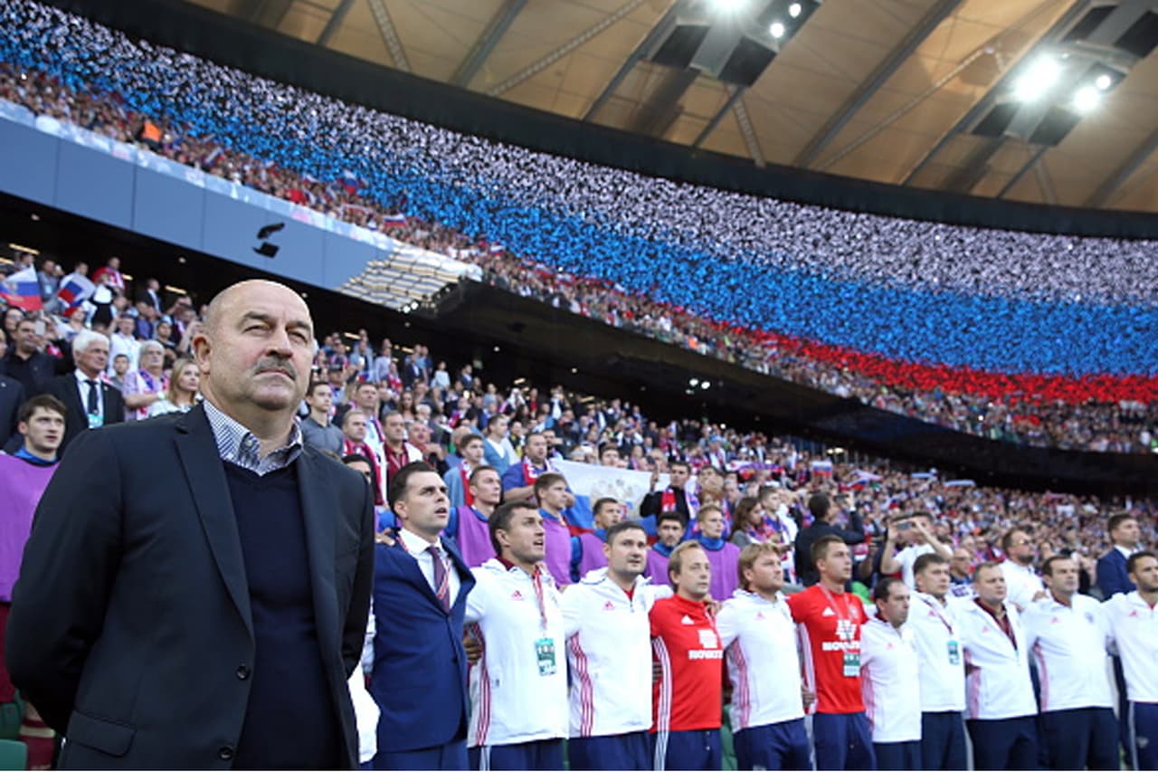 El actual seleccionador, Stanislav Cherchesov, no logra enderezar la nave.