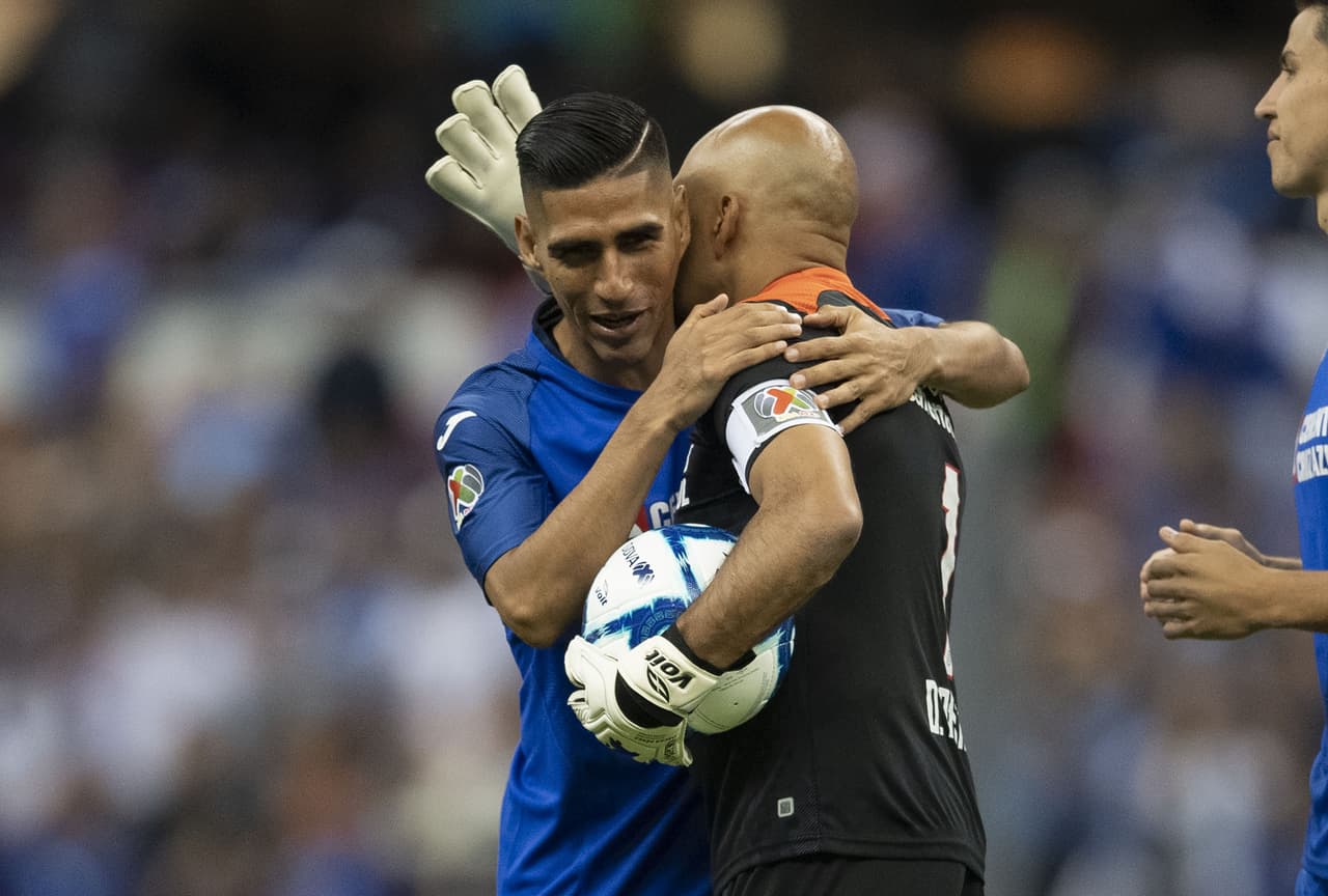 Así fue la última vez del 'Conejo' Pérez en el Azteca. Emotivo homenaje.
