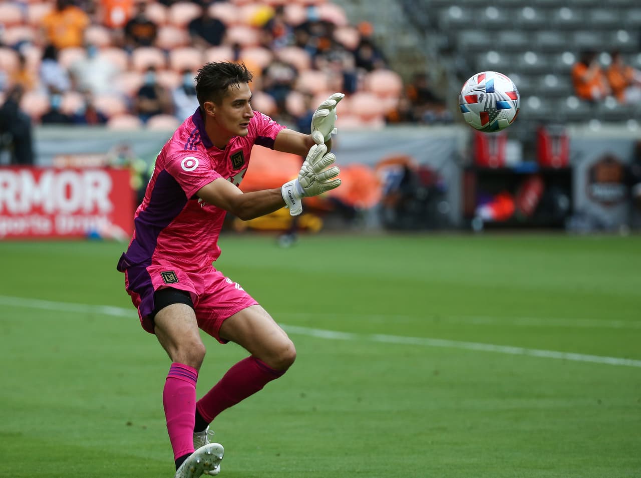 Al otro lado de Los Ángeles encontramos a Pablo Sisniega, arquero de LAFC.
<br>
