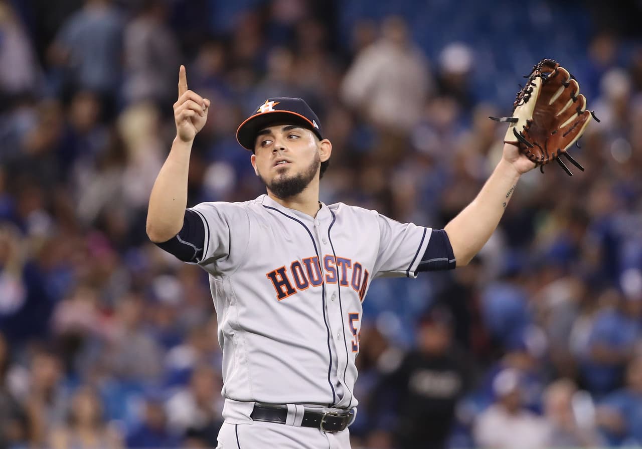 Roberto Osuna ex jugador de los Toronto Blue Jays, suspendido por 75 partidos, fue acusado de golpear a la madre de su hijo.