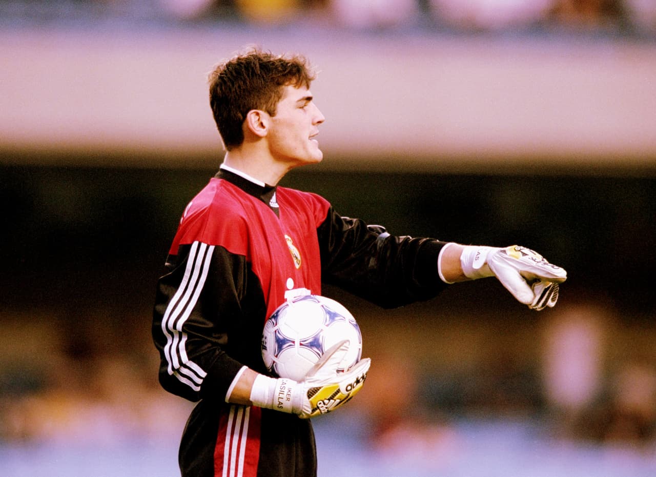 Tras la lesión de Bodo Illgner, debutó con el primer equipo de Real Madrid el 12 de septiembre de 1999. Aquella tarde empataron a dos goles ante el Athletic club en San Mamés.