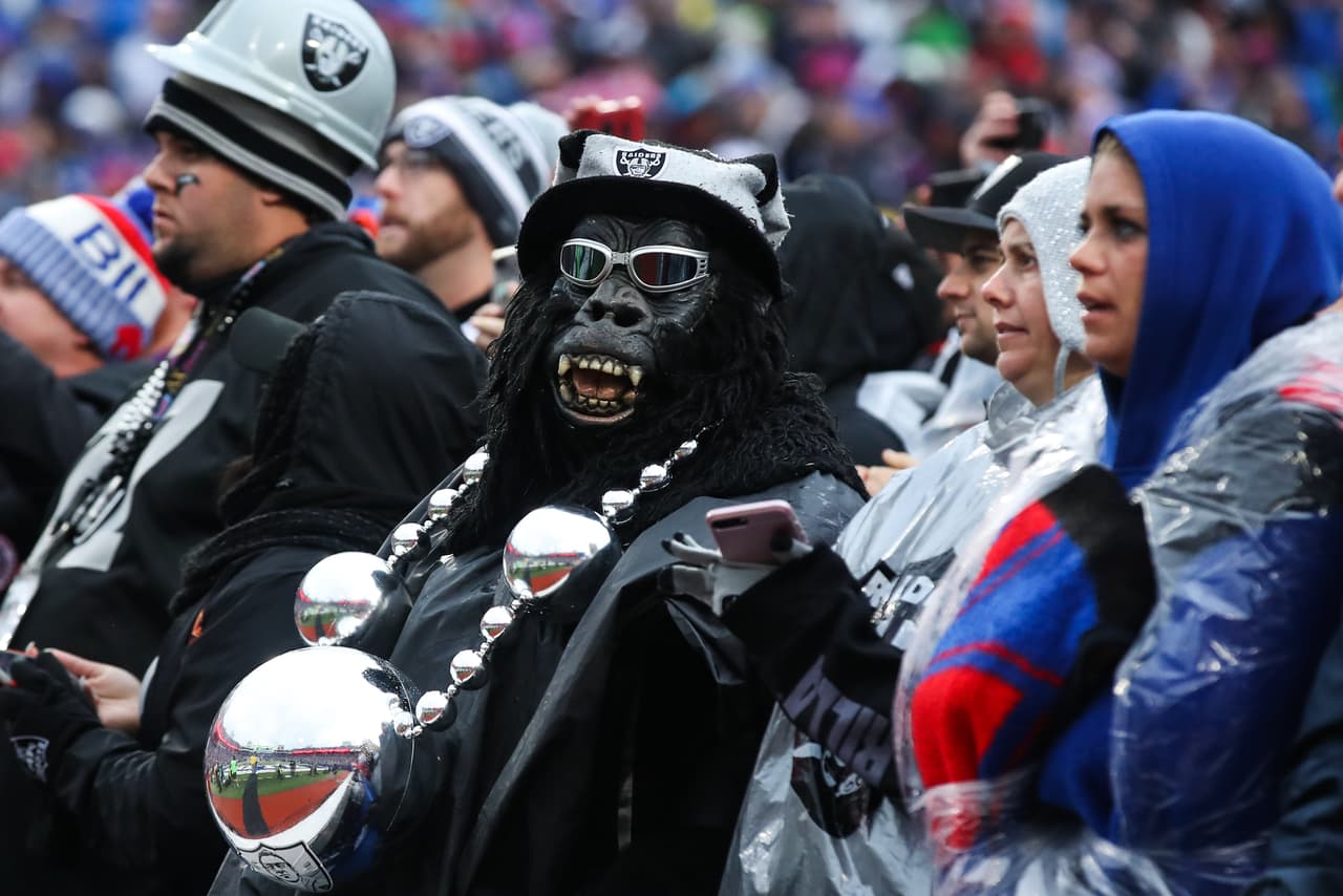 Muchos de estos seguidores de Raiders incluso mostraron su lado más salvaje en este Halloween.