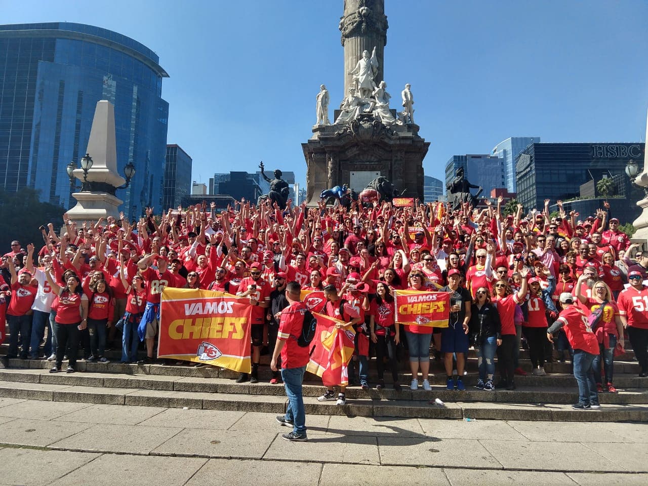 En México habrán millonarias pérdidas, pero entre los efectos colaterales estuvieron los hinchas que también hubieran perdido su dinero por ese cambio.