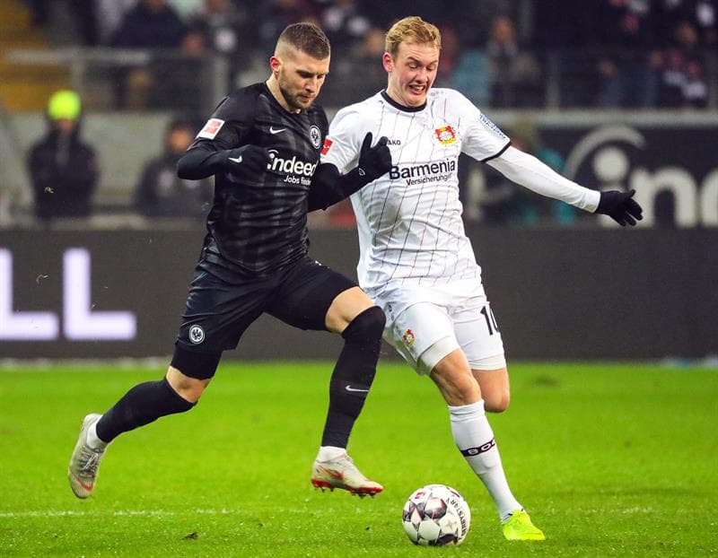 Así empezó un duelo intenso de parte del local para impedir la igualdad de un Leverkusen motivado.