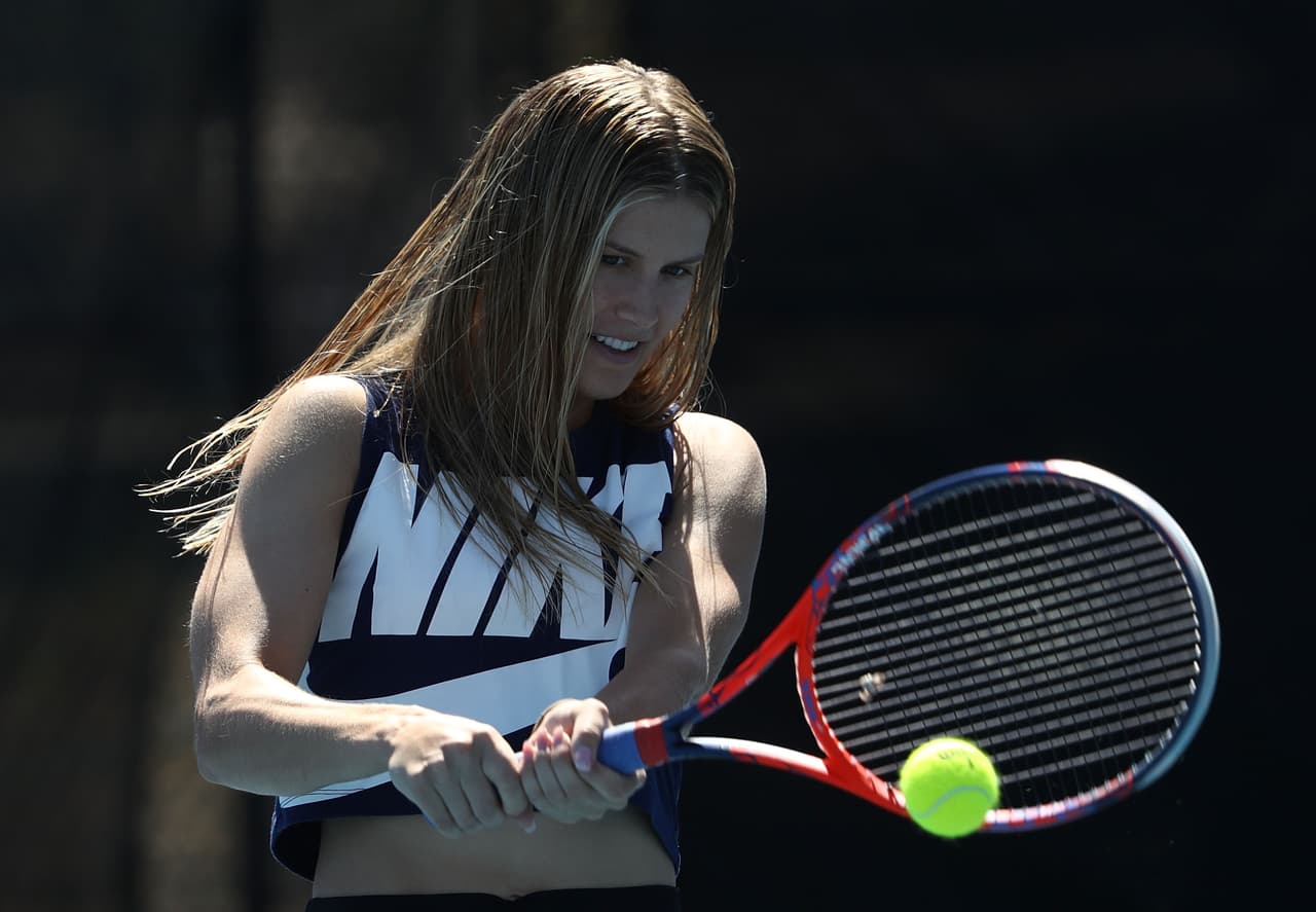 La canadiense Eugenie Bouchard es una de las tenistas más bellas del alto nivel en Miami Open. Ante la dificultad de sus rivales y para no perdersela en acción es mejor verla desde el primer juego.