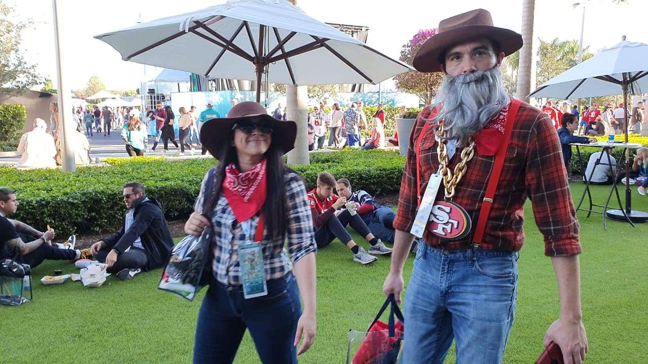 Así se vive el color en el Hard Rock Stadium de Florida previo al partido entre San Francisco 49ers y Kansas City Chiefs.