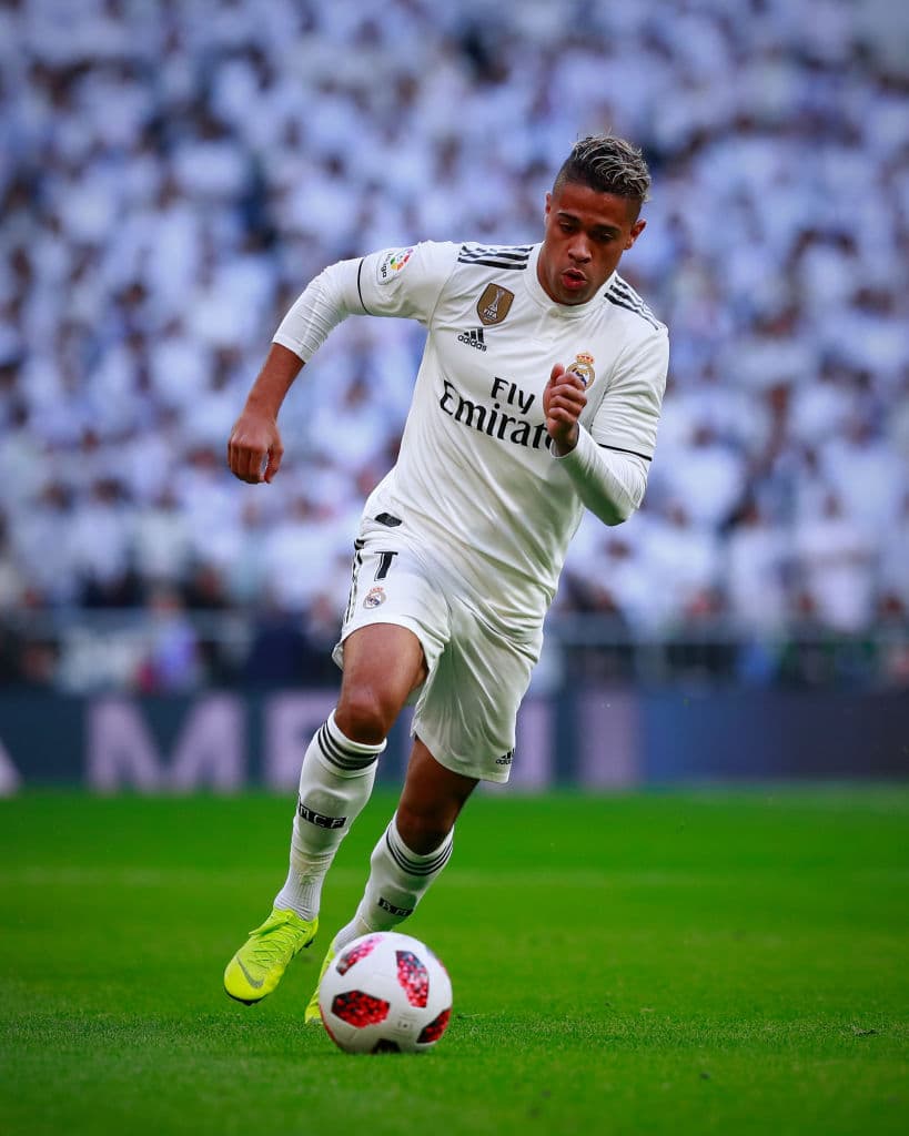 El Mónaco aparece en el horizonte de Mariano. El delantero del Real Madrid no termina de tener minutos ni continuidad en la pretemporada, y aunque se resiste a cambiar de aires en el cuadro blanco lo verían con buenos ojos. De manera que el delantero según Goal, estaría en la lista de futuribles del Mónaco.
<br>
