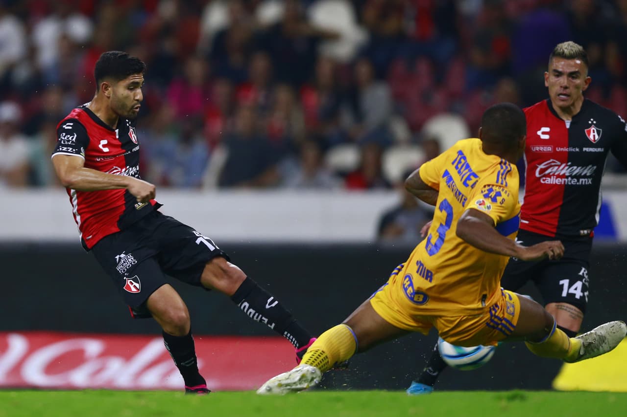 Tigres se llevó una apretada victoria ante Atlas en la Jornada 8 del Clausura 2023 con gol solitario de Nicolás Ibáñez al final del primer tiempo. Los rojinegros nunca se encontraron en el partido pese a que Sebastián Córdova falló un penal al 72. Con la victoria, Tigres llegó a 18 puntos para quedarse en la segunda posición mientras que Atlas suma 6 partidos sin ganar.