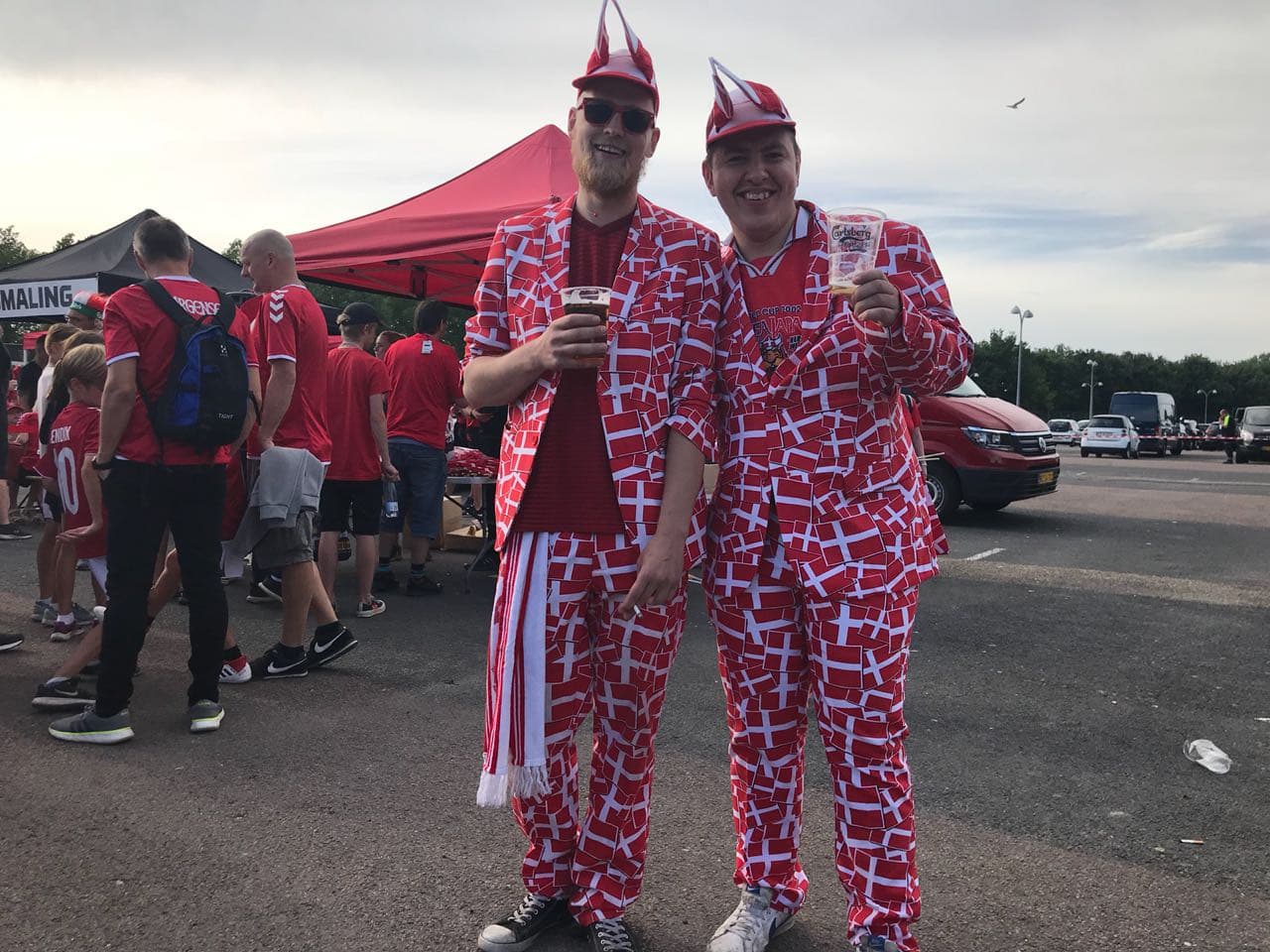 Las aficiones de México y Dinamarca conviven en Copenague previo al último ensayo de ambas selecciones antes de sus debuts en la Copa del Mundo Rusia 2018.