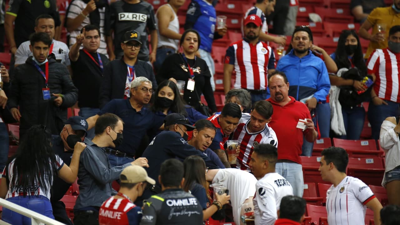 Por indisciplina quince personas fueron expulsadas del Chivas-Rayados