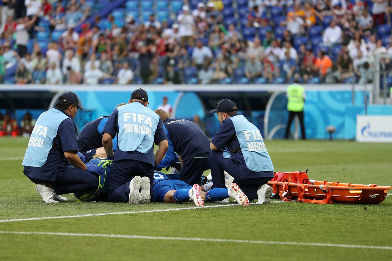 Tras esa acción quedó golpeado el islandés Ingi Ingason, que sería sustituido al minuto 20 del segundo tiempo.