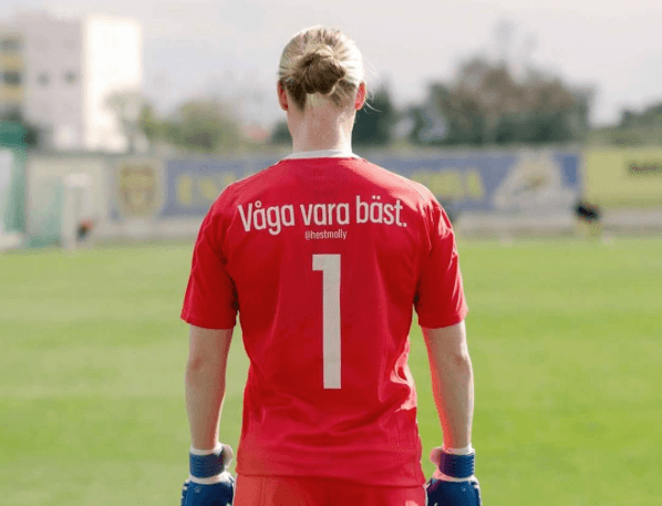 "Daré solo lo mejor" - Las jugadoras del equipo sueco eligieron los tuits entre mujeres destacadas de su país en una iniciativa de la Federación de Futbol por entregarle un mensaje inspirador a las jóvenes de su país.