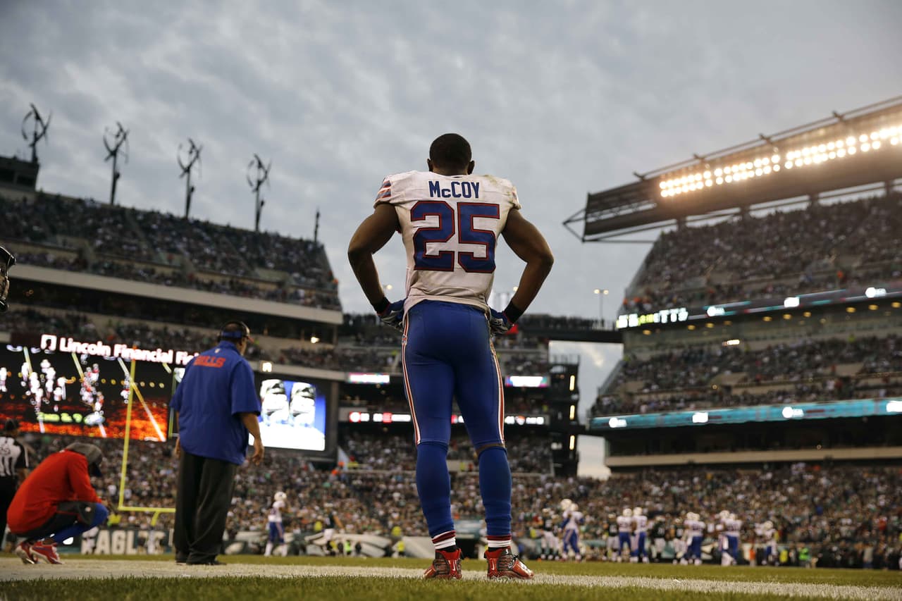 LeSean McCoy tuvo 74 yardas terrestres y 35 recibidas en su regreso para enfrentar a los Eagles, pero el ex de Philadelphia no pudo obtener venganza y los Bills perdieron 23-20.