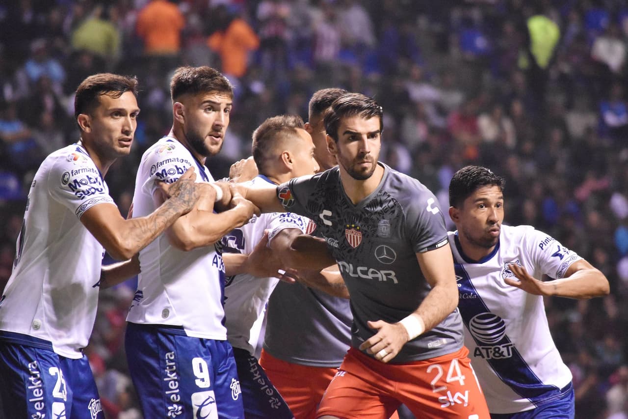 Con doblete de Christian Tabó y Lucas Cavallini, la Franja de Puebla goleó a Necaxa en el Estadio Cuauhtémoc en el arranque de la Jornadaa 19.