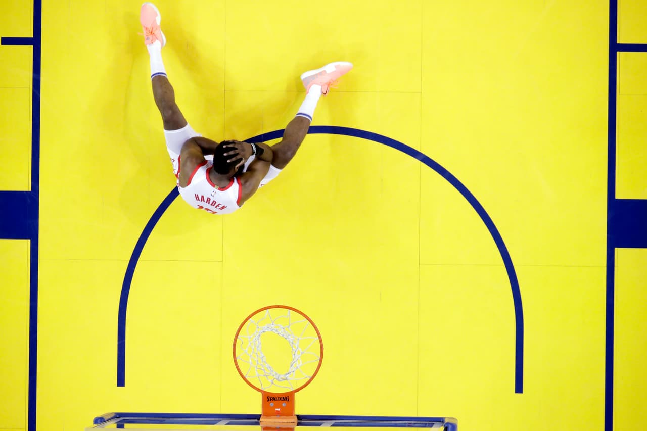 Harden se lesionó a mediados del primer cuarto del encuentro del martes después de recibir un golpe de Green en la lucha por un rebote.