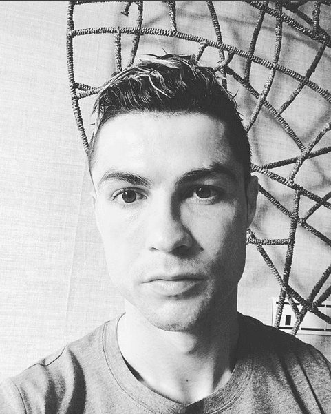 "No tengo tiempo de apagar este momento bonito que estoy viviendo con noticias falsas. La vida es buena, bendecido", dijo junto a esta imagen personal el 19 de marzo de 2018.