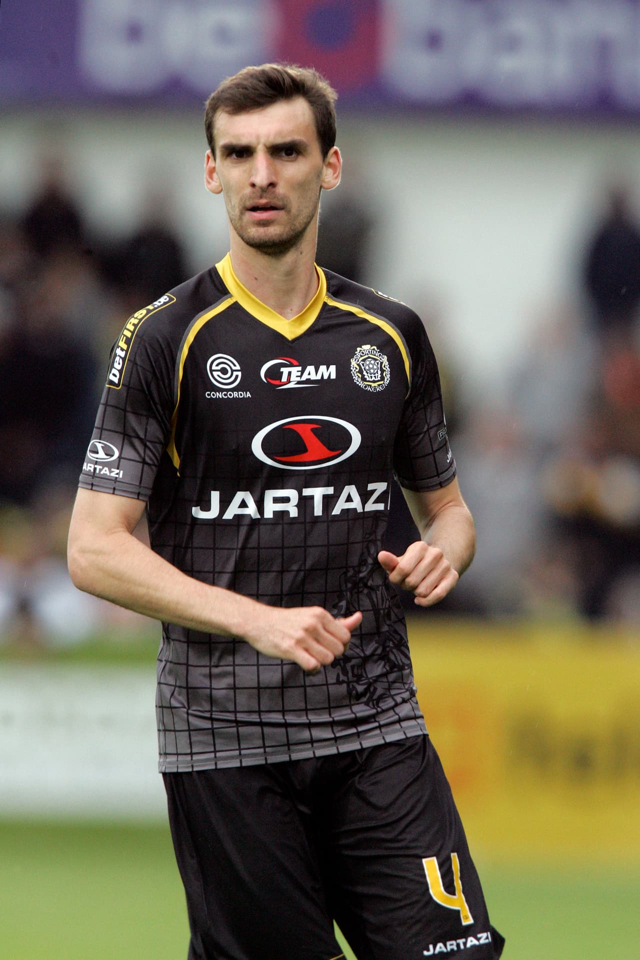 El último día del mes de Abril, Gregory Mertens, de 24 años y defensa del Lokeren, falleció en un hospital luego de ser víctima de una crisis cardíaca durante un partido de fútbol.