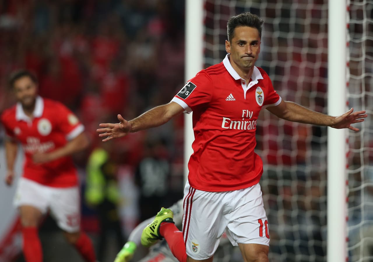 Con Raúl Jiménez de cambio, Benfica goleó al Belenenses y se colocó líder