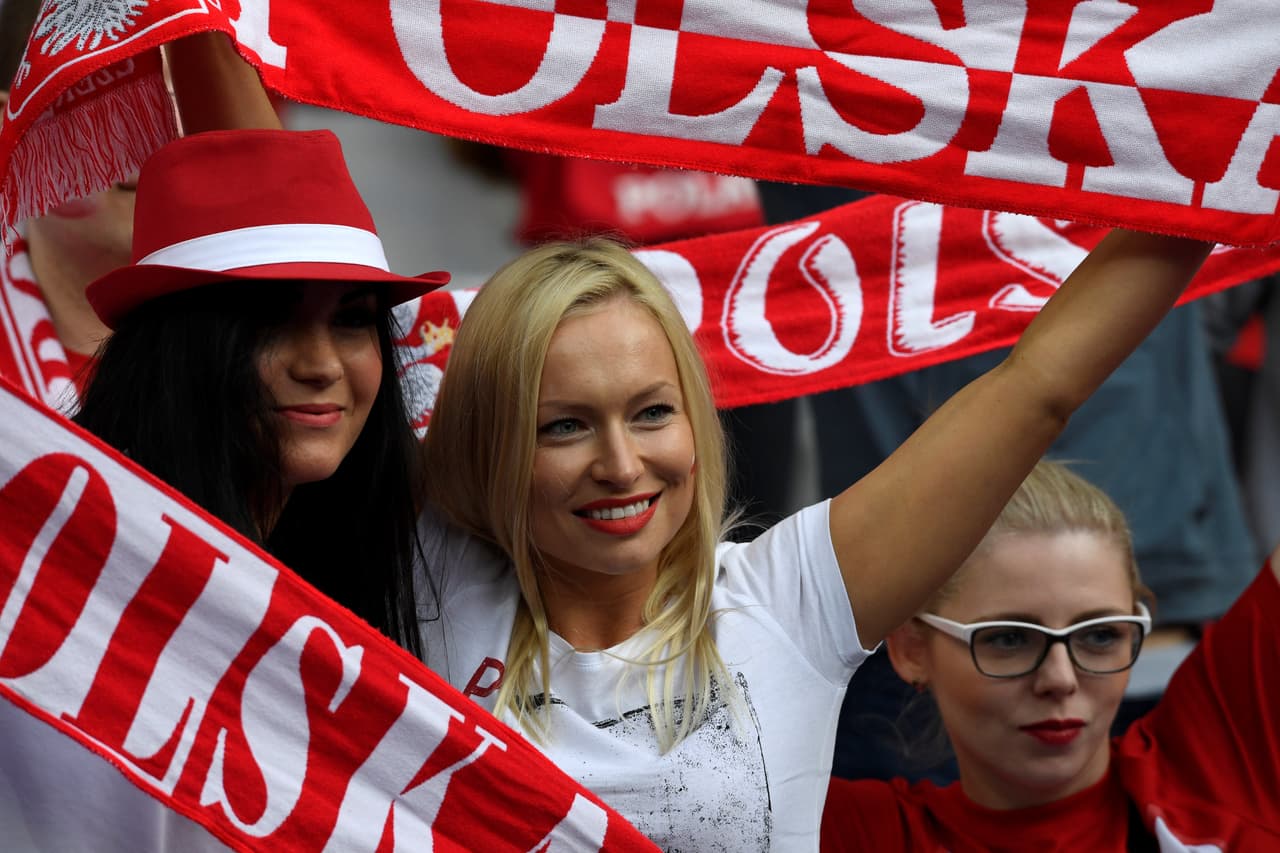 Las bellezas inundaron la Eurocopa y aquí te damos una probadita de estas dulzuras que apoyaron a su equipo.