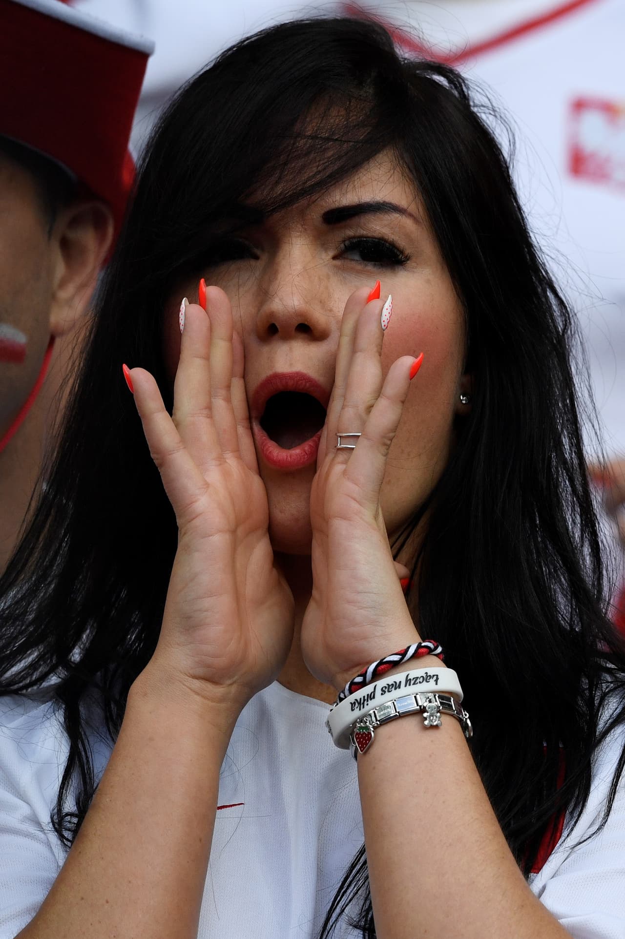 Las bellezas inundaron la Eurocopa y aquí te damos una probadita de estas dulzuras que apoyaron a su equipo.
