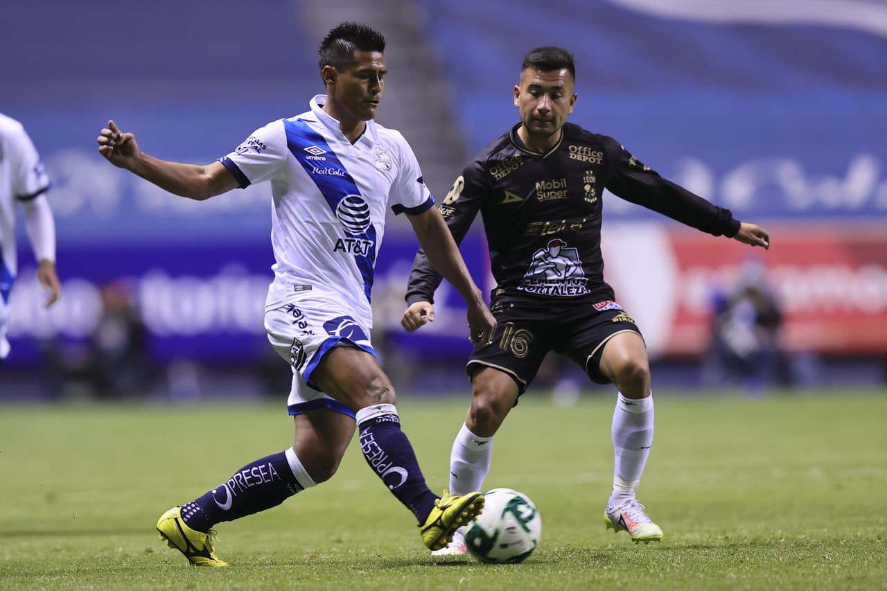 Osvaldo Martínez se despide del Puebla en redes.