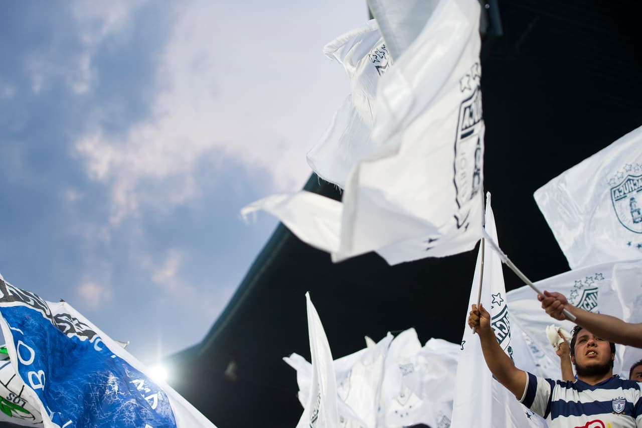 El colorido de la afición en la Jornada 13