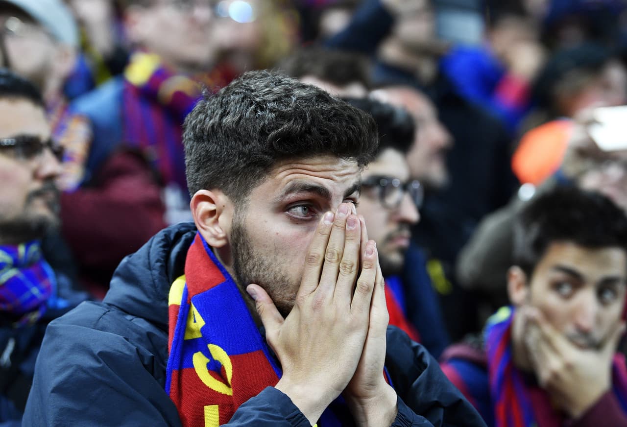 Desazón, tristeza, incredulidad, llanto, y en general una enorme decepción en los rostros de los atribulados aficionados del Barcelona luego de la dolorosa y apabullante eliminación de los catalanes a manos del Liverpool en Anfield por 4-0.