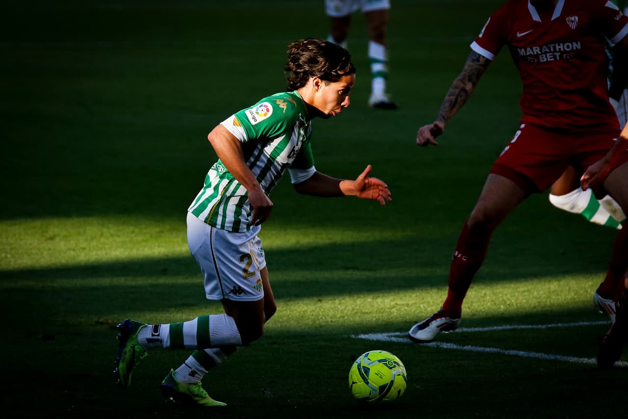 Pellegrini llena de elogios a Diego Lainez tras derbi sevillano
