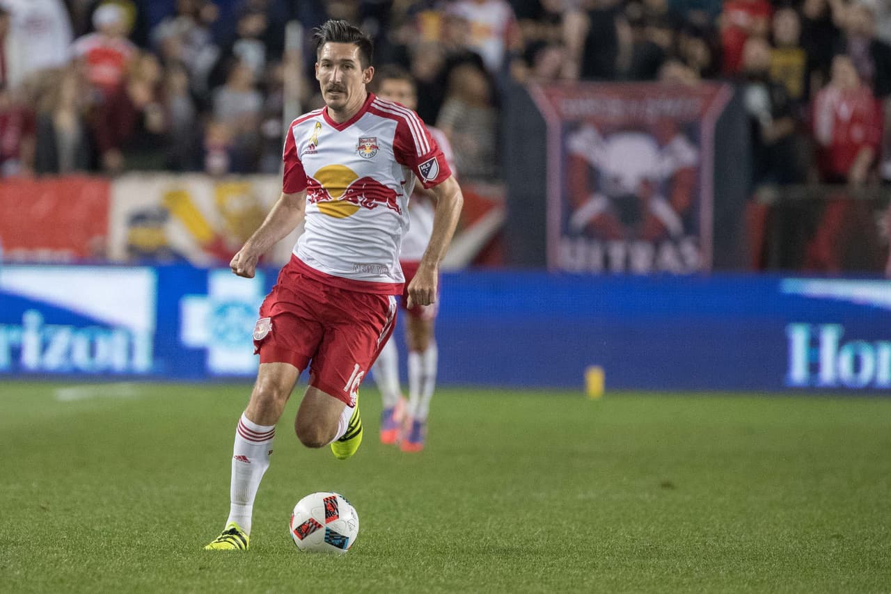 EL DE LAS ASISTENCIAS – Sacha Kljestan de los New York Red Bulls logró poner más pases para gol que cualquier otro jugador de la MLS. Kljestan consiguió 19 asistencias, cuatro más que el segundo mejor pasador, Sebastian Giovinco.
